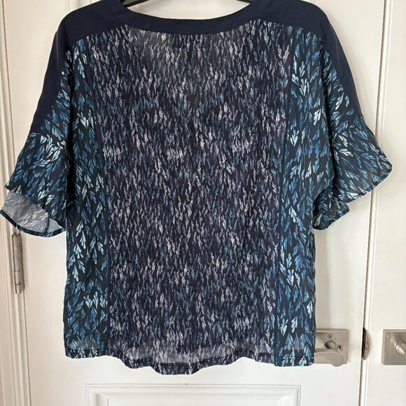 Unique lightweight pleated material blouse - Picture 2 of 6